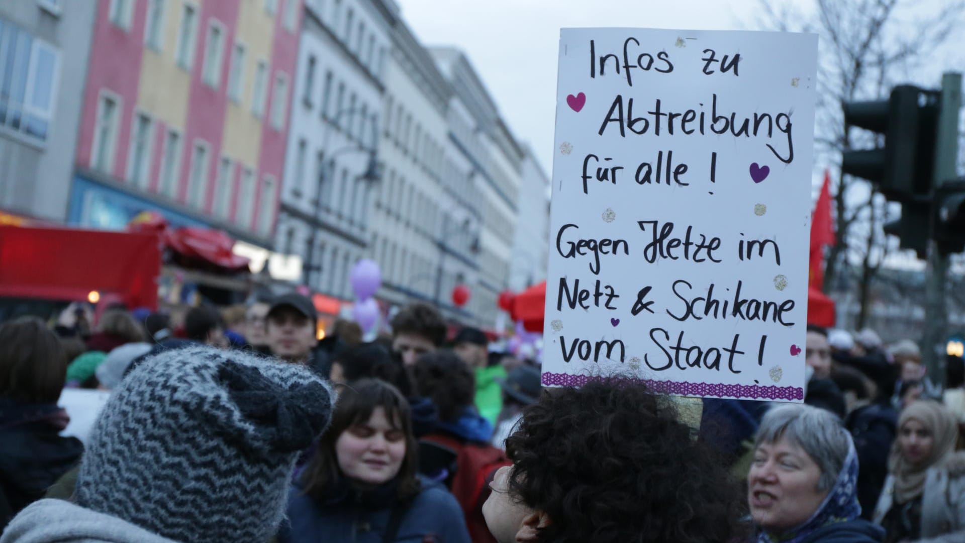 "Mein Körper, meine Entscheidung": Großen Protest gab es am Frauentag 2018 gegen den umstrittenen Paragraphen 219a.