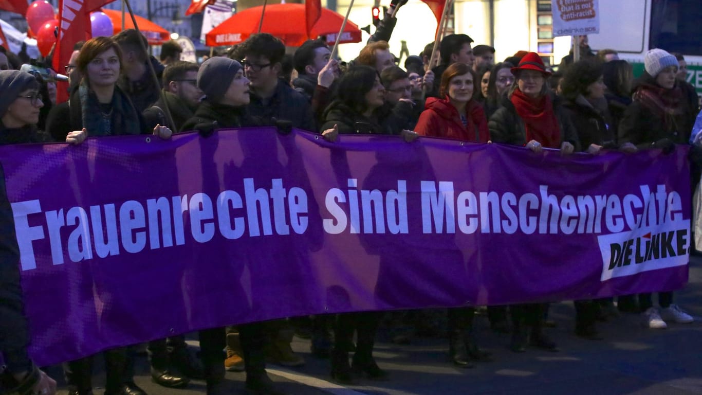 Die Linke mit Parteichefin Katja Kipping bei der Frauentagsdemonstration in Berlin.