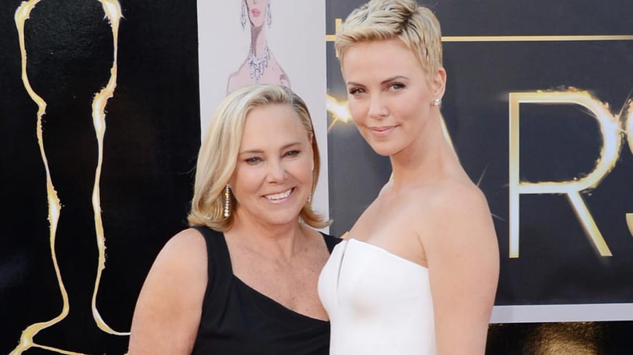 Charlize Theron mit ihrer Mama Gerda: Beide leiden unter Schlafproblemen.