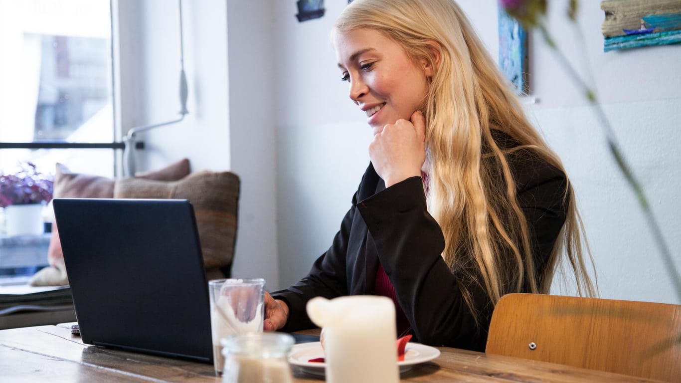 Ob zu Hause oder im Café: Clickworker können theoretisch von überall aus arbeiten. Hauptsache, sie haben Internetverbindung.