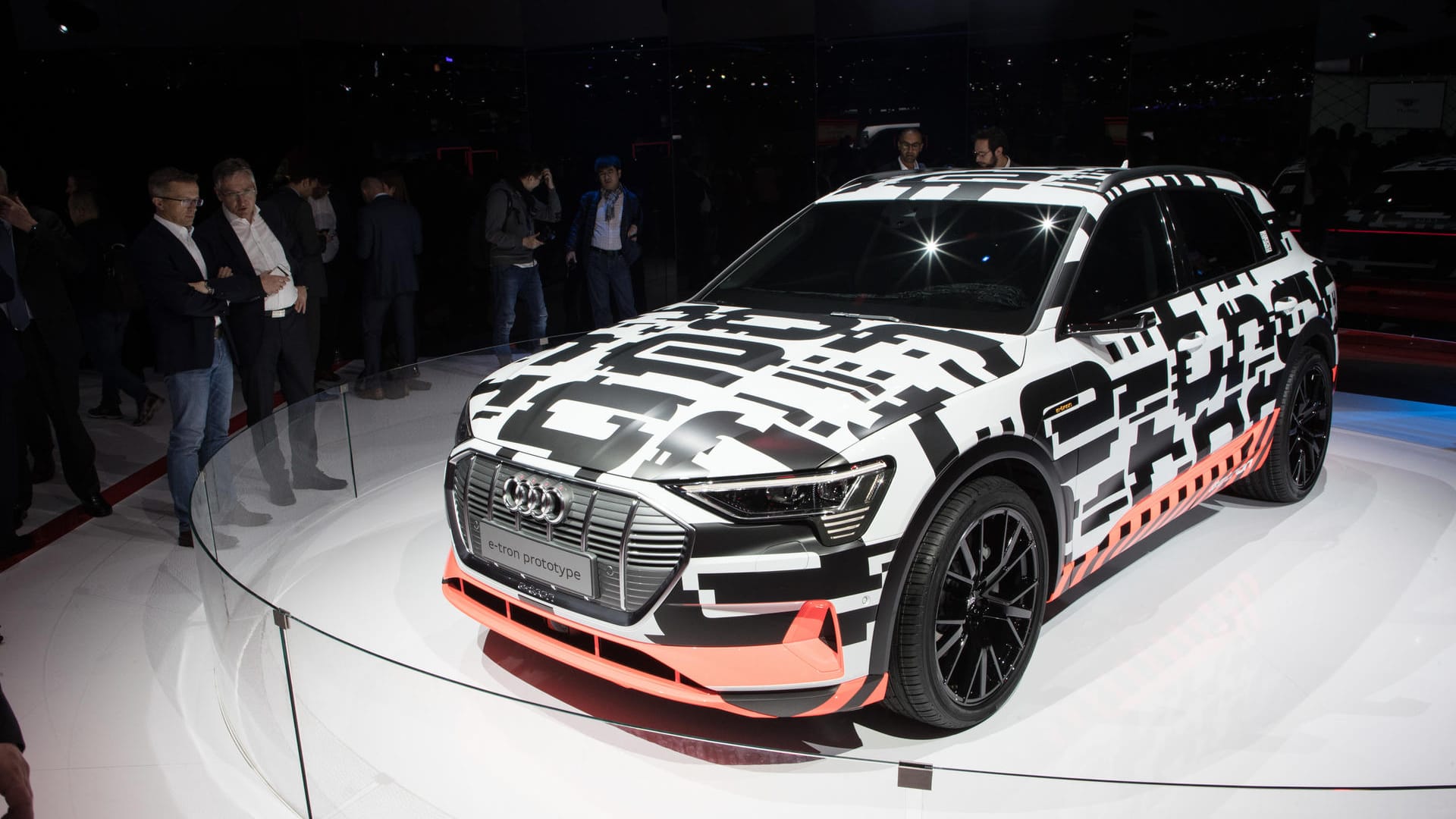 Der noch getarnte E-tron ist Audis Antwort auf Teslas elektrisches Model X Der noch getarnte E-tron ist Audis Antwort auf Teslas elektrisches Model X