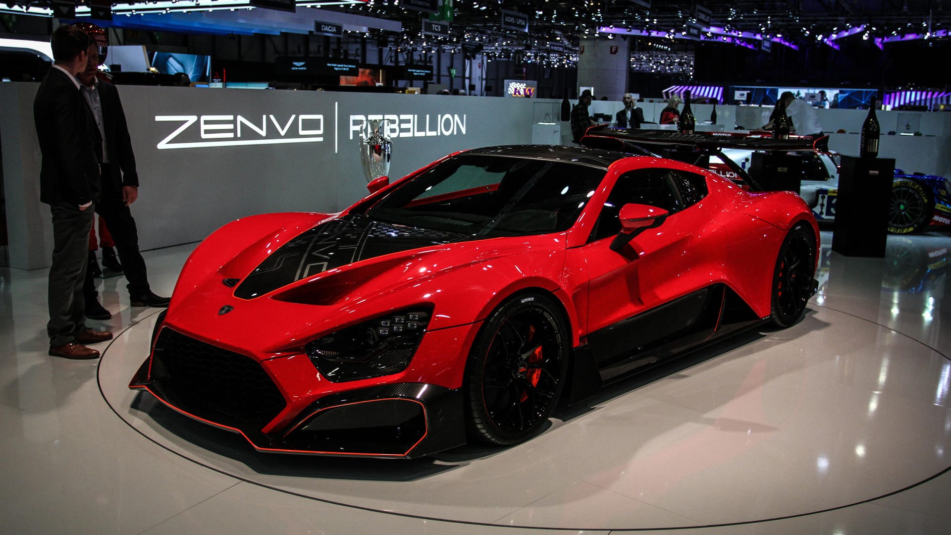 Der Spoiler des Zenvo TSR-S kann sich auch zur Seite neigen