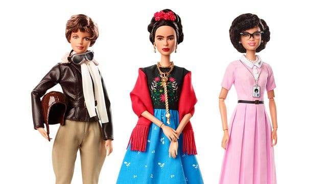 Barbie-Puppen von Mattel: die Flugpionierin Amelia Earhart (l-r), die Malerin Frida Kahlo und die Mathematikerin Katherine Johnson.