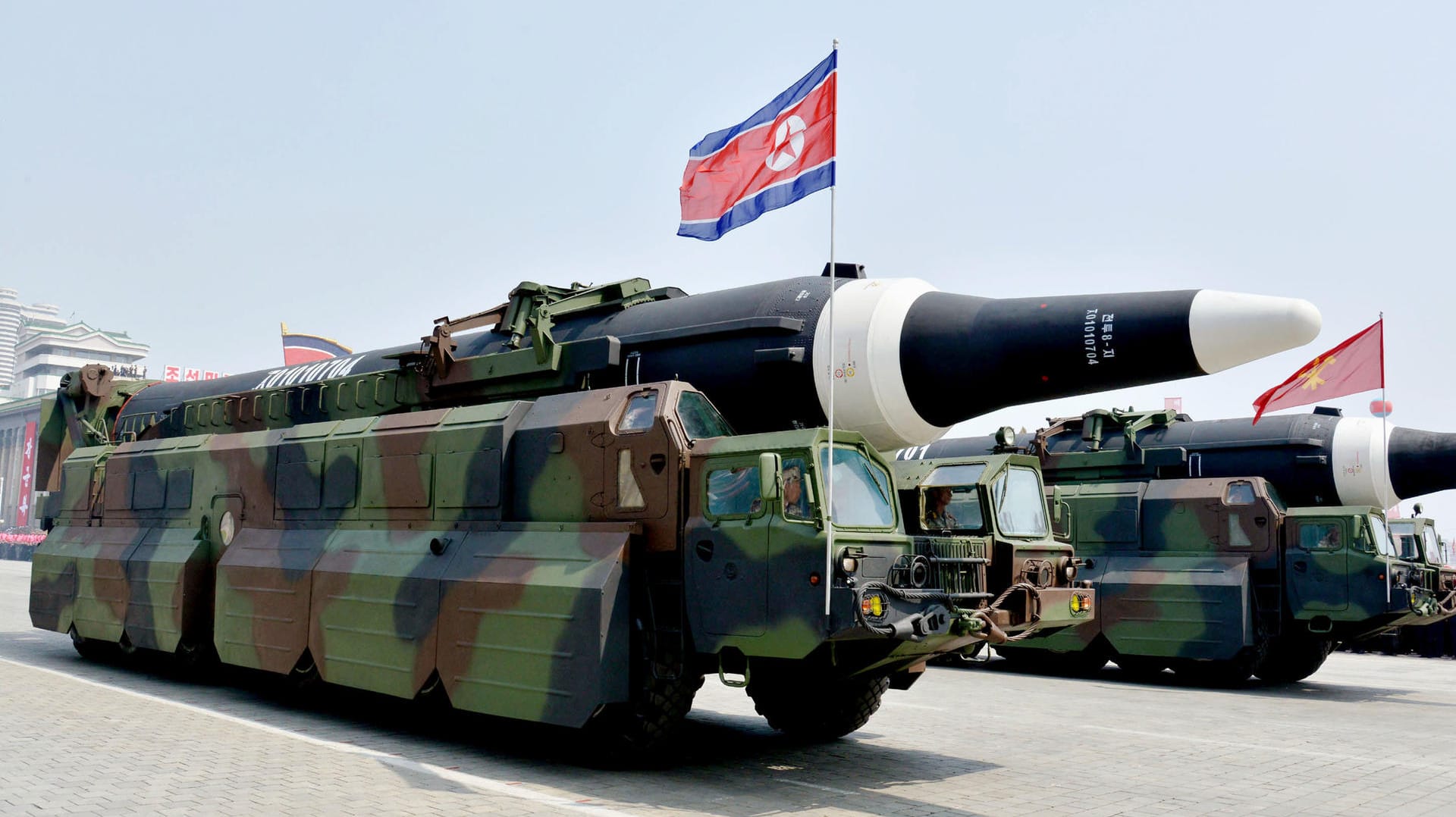 Militärparade in Nordkorea: Machthaber Kim Jong Un will mit Südkorea und den USA reden. Militärparade in Nordkorea: Machthaber Kim Jong Un will mit Südkorea und den USA reden.