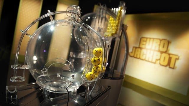 Ziehungsgerät im Eurojackpot-Ziehungsstudio im finnischen Helsinki. Ein Lottospieler aus Berlin hat im Eurojackpot eine große Summe gewonnen.