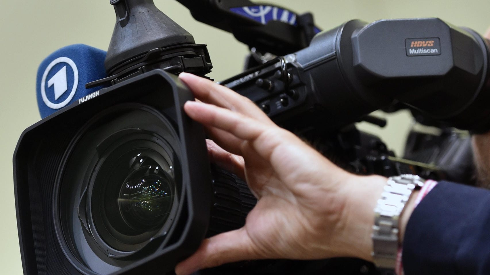 Zwei deutsche Journalisten sind im türkisch-griechischen Grenzgebiet verhaftet worden. Zwei deutsche Journalisten sind im türkisch-griechischen Grenzgebiet verhaftet worden.