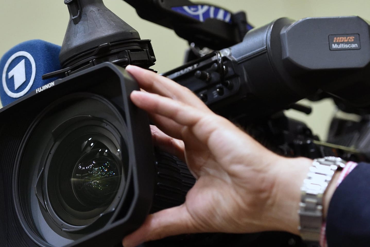 Zwei deutsche Journalisten sind im türkisch-griechischen Grenzgebiet verhaftet worden.