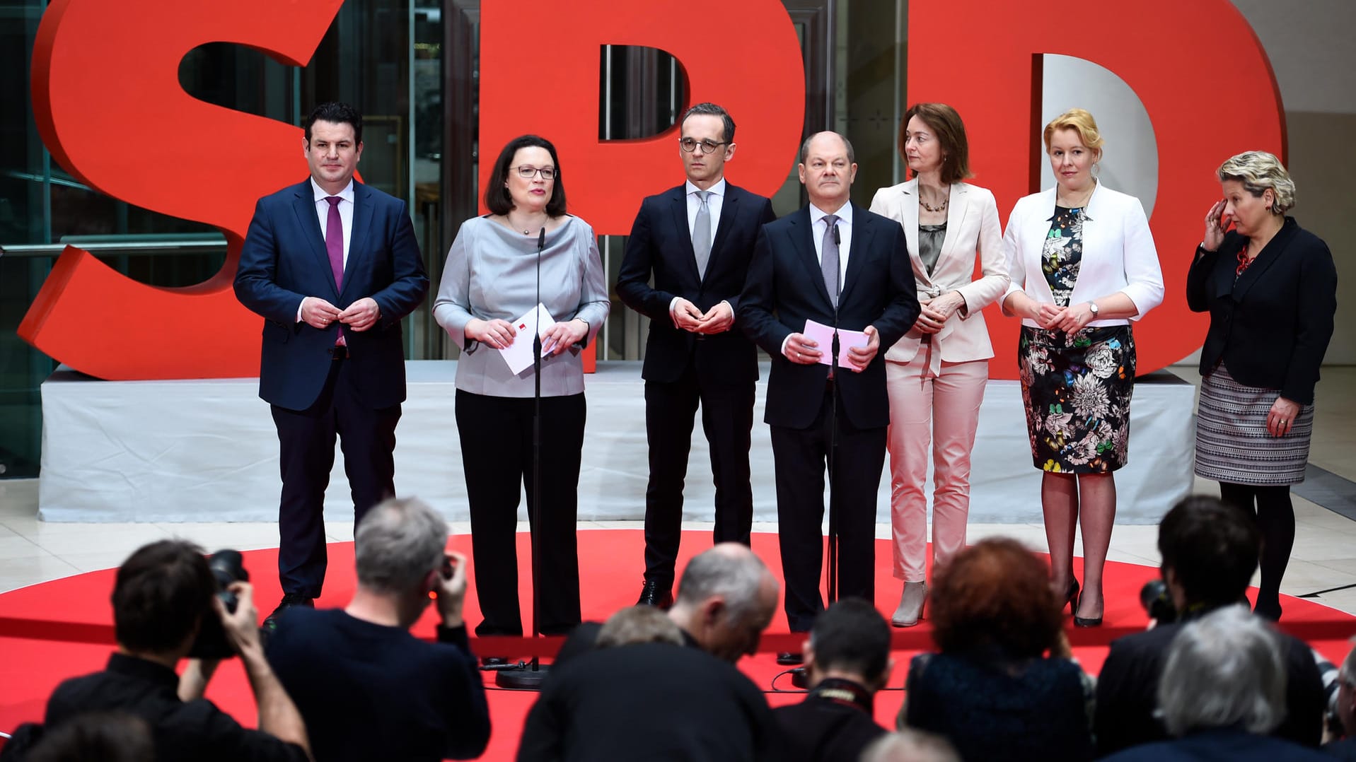 Künftig in Berlin: Andrea Nahles und die SPD-Minister der Groko. Ihre Ex-Jobs müssen nun neu vergeben werden.