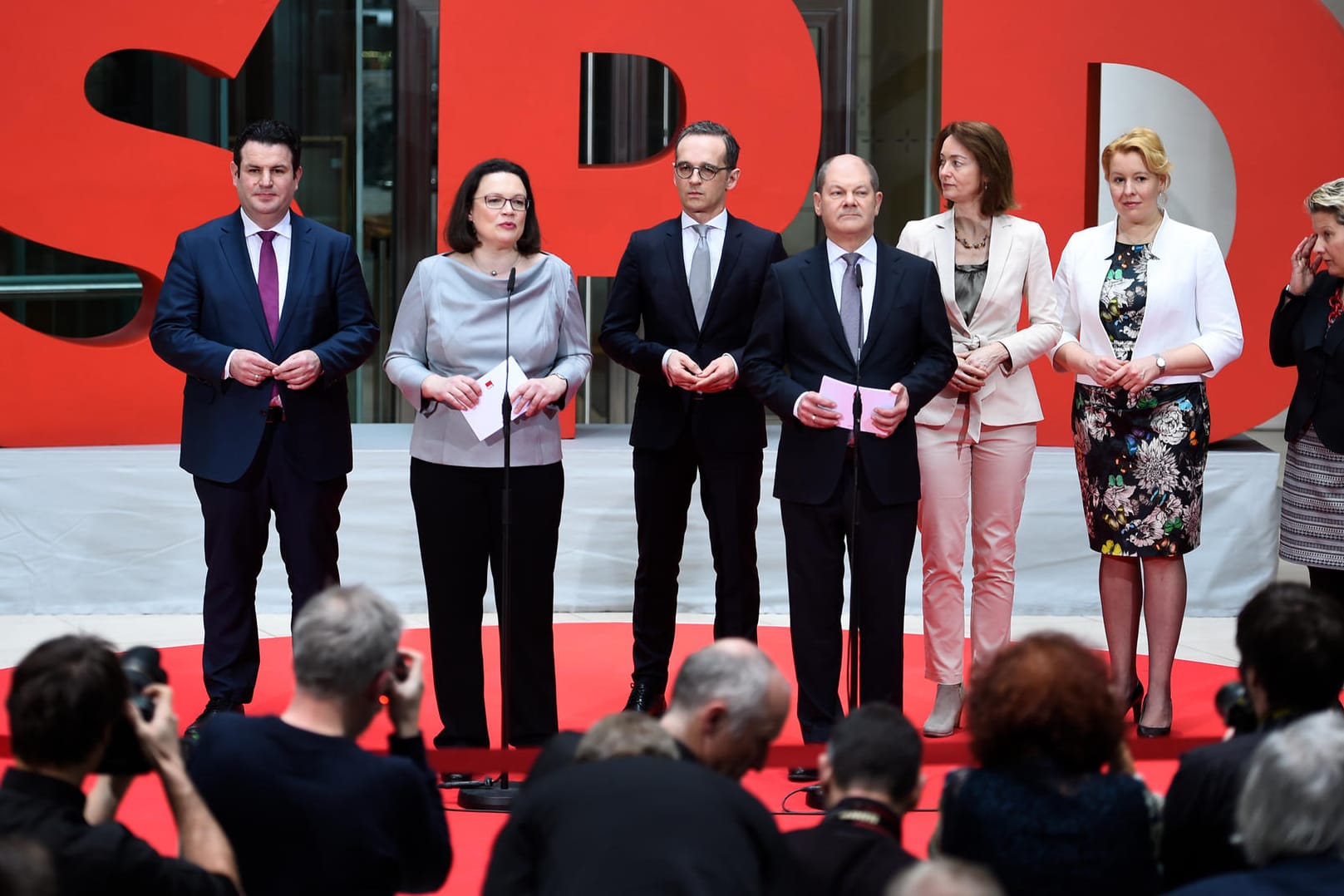 Künftig in Berlin: Andrea Nahles und die SPD-Minister der Groko. Ihre Ex-Jobs müssen nun neu vergeben werden.