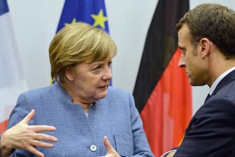 Kanzlerin Merkel und Frankreich-Präsident Macron wollten auf dem nächsten EU-Gipfel eigentlich ihre Reform für die Eurozone vorstellen. Daraus wird nichts.