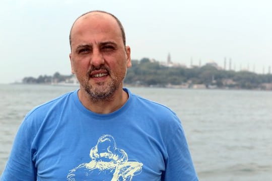 Der türkische Journalist und Regierungskritiker Ahmet Sik.