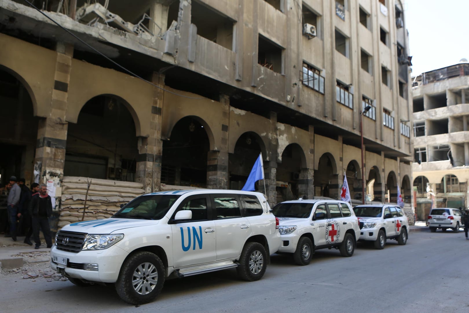 Konflikt in Syrien: UN und die Hilfsorganisation Roter Halbmond liefern Lebensmittel nach Ghuta