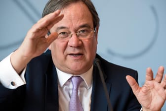 Der nordrhein-westfälische Ministerpräsident Armin Laschet (CDU): Fahrverbote will er mit allen Mitteln verhindern.