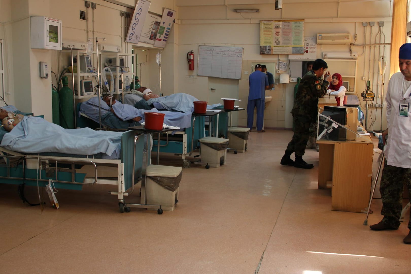 Ein Miltiärkrankenhaus in Afghanistan: Immer wieder kommt es blutigen Auseinandersetzungen zwischen afghanischen Soldaten und den Taliban.