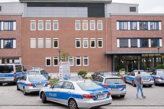 Ein Krankenhaus in Hamburg: die Beifahrerin des toten Motorradfahrers musste behandelt werden.