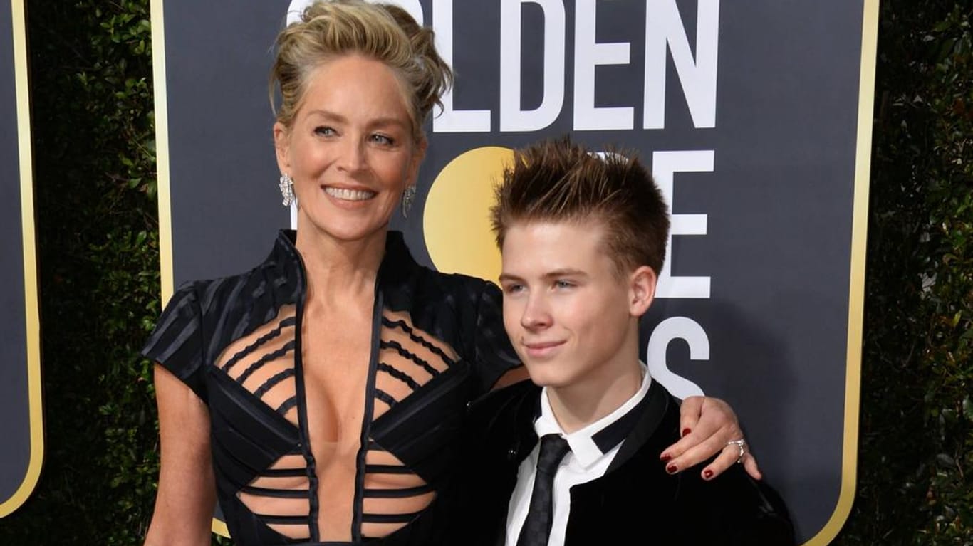 Stolze Mama: Mit ihrem ältesten Sohn Roan Joseph Bronstein zeigte sich Sharon Stone schon einige Male auf dem roten Teppich – zuletzt bei der Golden-Globe-Verleihung im Januar.