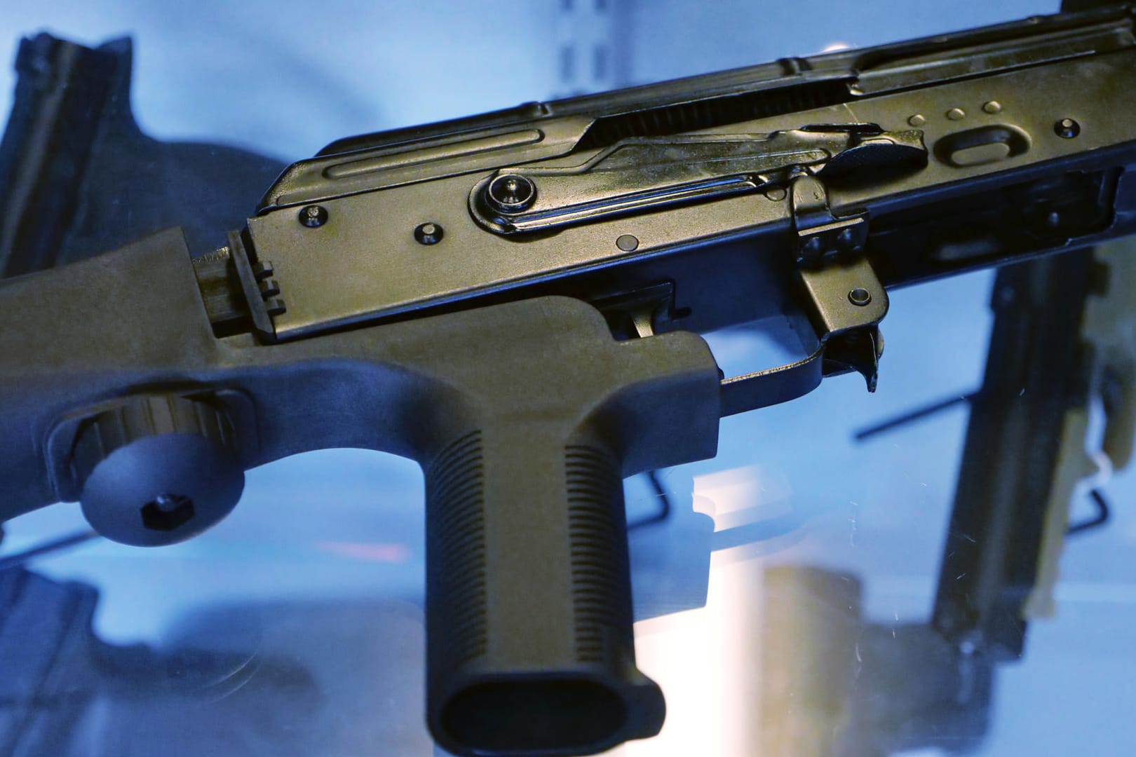 Ein mit "Bump stock" erweitertes Gewehr. Das Zubehör ermöglicht schnellere Schussfolgen.
