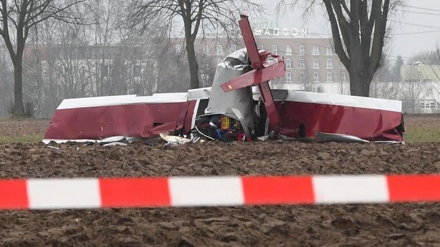 Das Flugzeug war in der Nähe der Autobahn 5 abgestürzt.