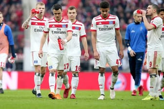 Hängende Köpfe beim HSV: Nach dem 0:6 beim FC Bayern rückt der Abstieg immer näher.