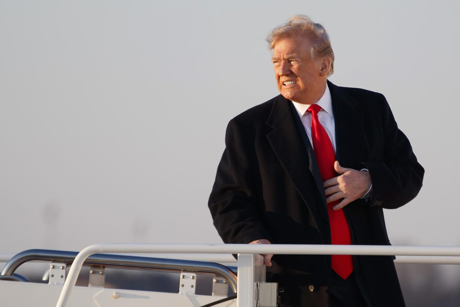 Donald Trump legt im Handelskrieg mit der EU weiter nach. Statt Ausnahmen bei Strafzöllen in Aussicht zu stellen, nannte er mit Mercedes und BMW konkrete Ziele für höhere Zollabgaben.
