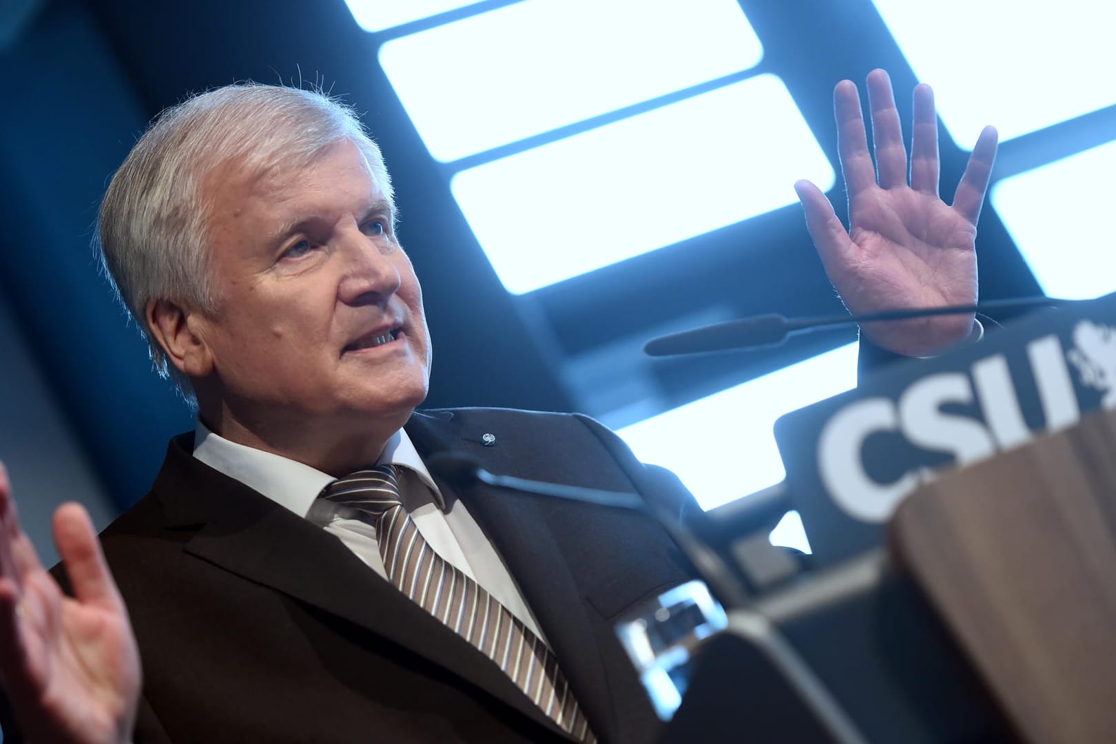 Will Worten Taten folgen lassen: Der künftige Innenminister Horst Seehofer (CSU) will als ersten die Abschiebe-Praktiken verbessern.