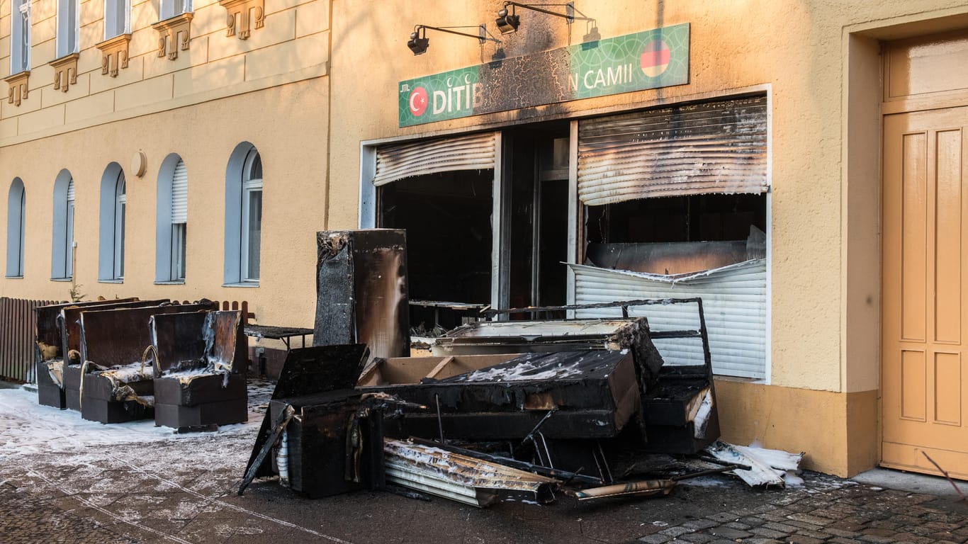 Das Feuer in der Moschee war gegen zwei Uhr in der Früh ausgebrochen.