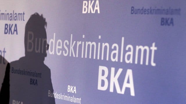 Das BKA sieht die wachsende Gefahr der Terror-Nachwuchsgewinnung im Netz. Das BKA sieht die wachsende Gefahr der Terror-Nachwuchsgewinnung im Netz.