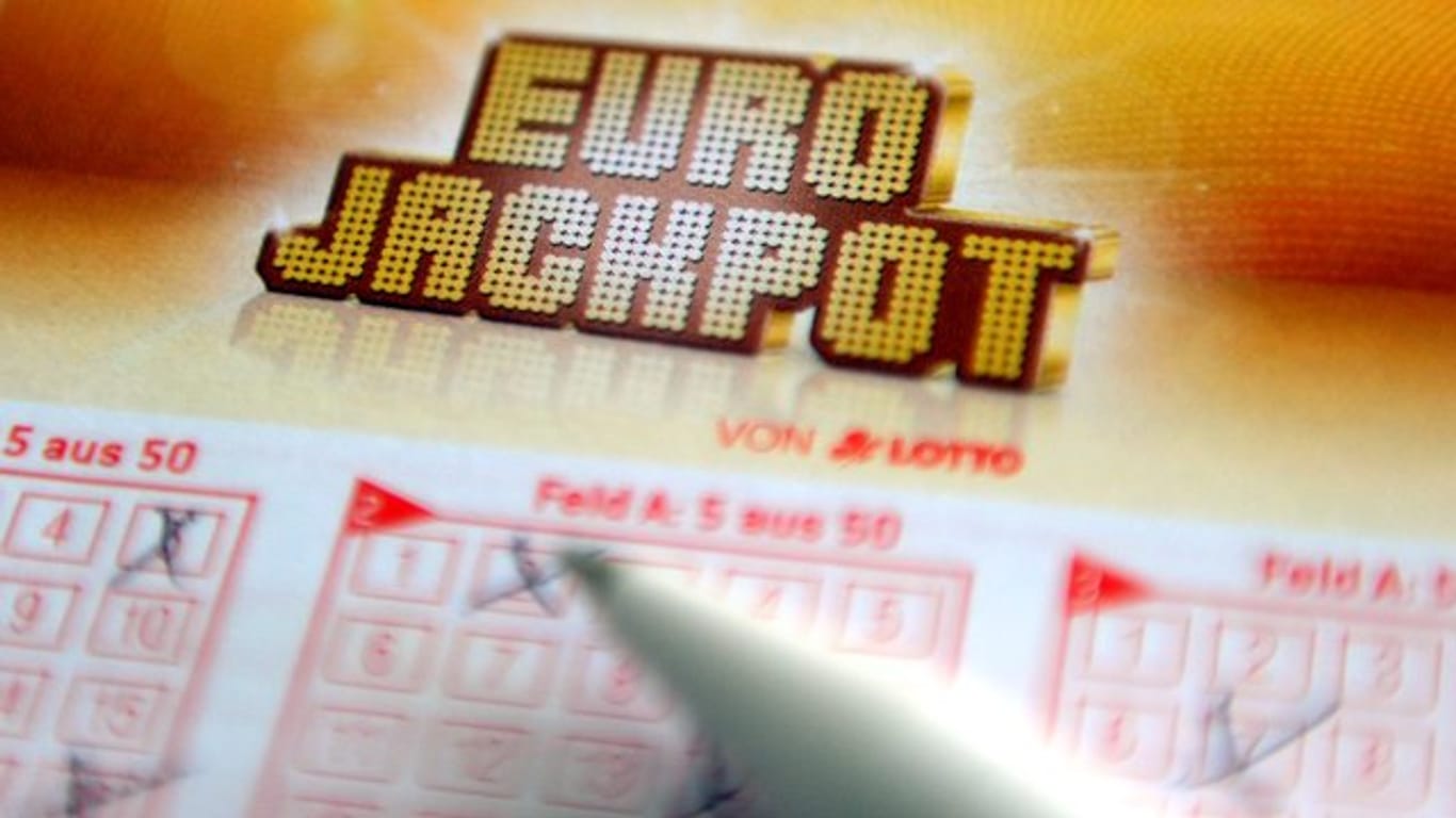 Ein Tipper aus Berlin hat den Jackpot mit gut 42 Millionen Euro geknackt.