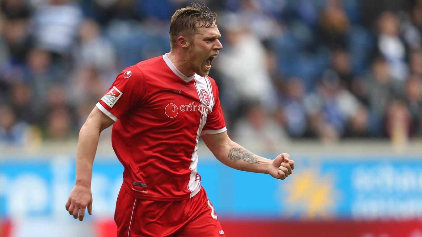 Rouwen Hennings jubelt: Der Torjäger hat das 1:0 für Düsseldorf erzielt.