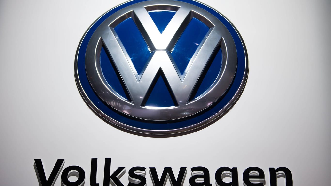Das Logo des deutschen Automobilkonzerns Volkswagen.