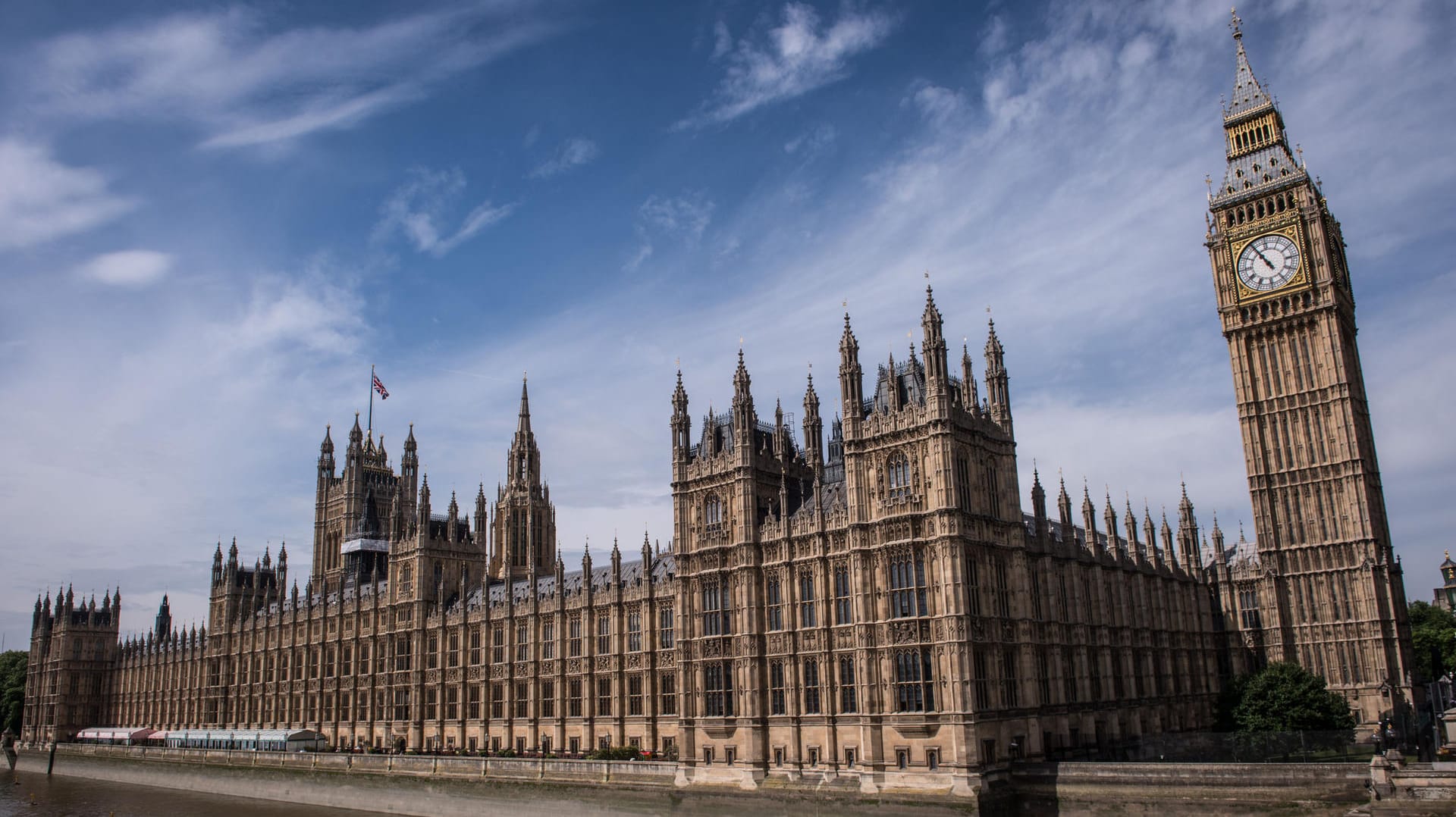 Das Londoner Parlamentsgebäude: Hier wurde ein verdächtiges Paket sichergestellt. Das Londoner Parlamentsgebäude: Hier wurde ein verdächtiges Paket sichergestellt.