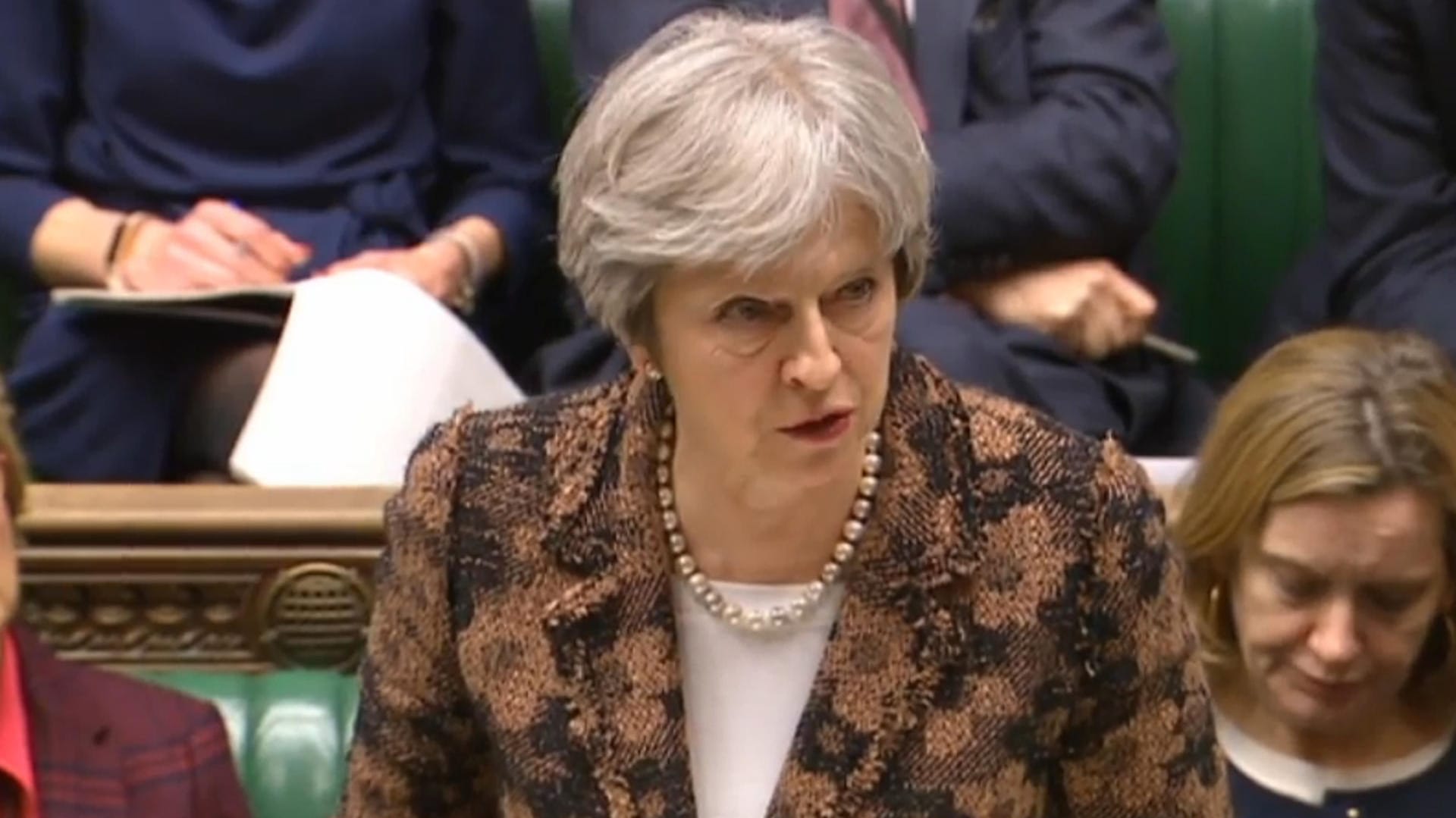 Theresa May spricht bei einer Parlamentssitzung über das Attentat:. Nach Angaben von Theresa May ist Russland "höchstwahrscheinlich" für das Attentat verantwortlich. Theresa May spricht bei einer Parlamentssitzung über das Attentat:. Nach Angaben von Theresa May ist Russland "höchstwahrscheinlich" für das Attentat verantwortlich.