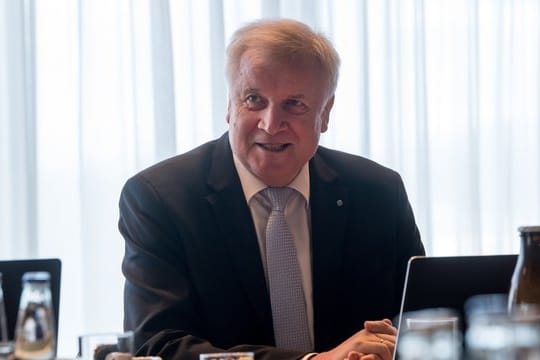 In der neuen großen Koalition ist Seehofer als Bundesinnenminister einer von drei CSU-Ministern.
