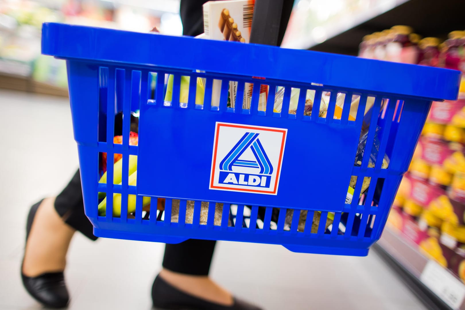 Aldi geht neue Wege: Mit einer 2100 Quadratmeter großen Festival-Filiale will der Discounter bei jungen Kunden punkten.