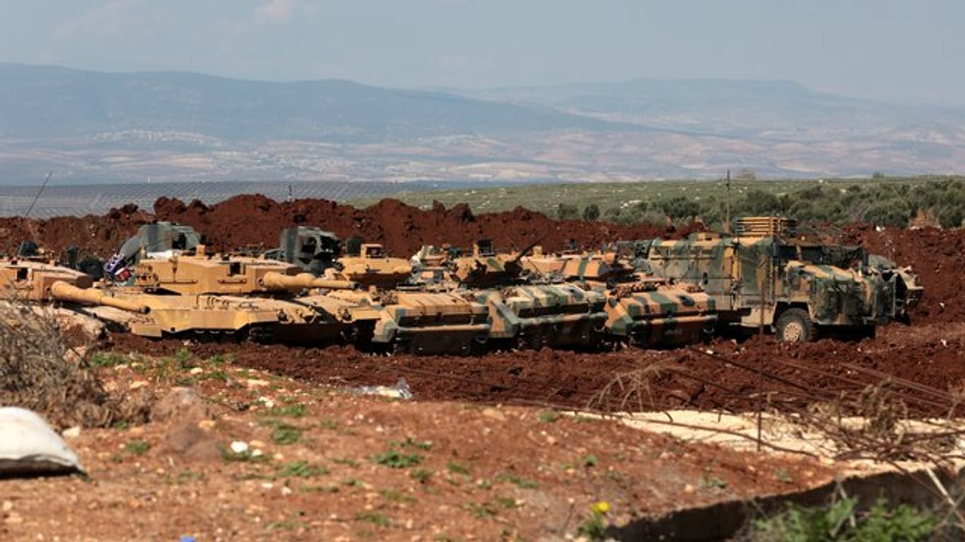 Türkische Panzer in der Nähe von Afrin.
