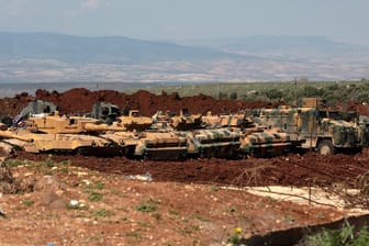 Türkische Panzer in der Nähe von Afrin.