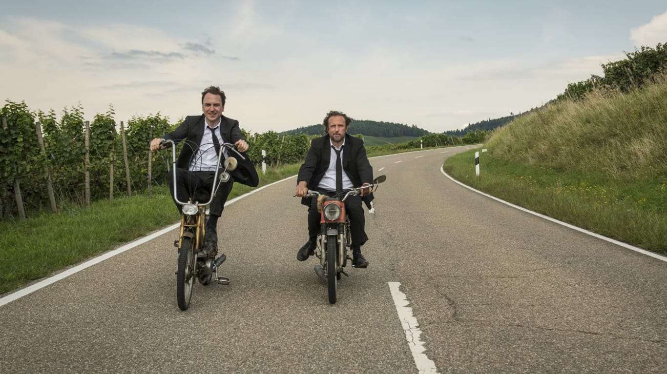 "25 km/h": Lars Eidinger und Bjarne Mädel spielen die Hauptrollen in der Komödie.