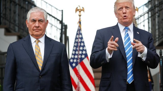 US-Präsident Donald Trump neben seinem bisherigen Außenminister Rex Tillerson. US-Präsident Donald Trump neben seinem bisherigen Außenminister Rex Tillerson.