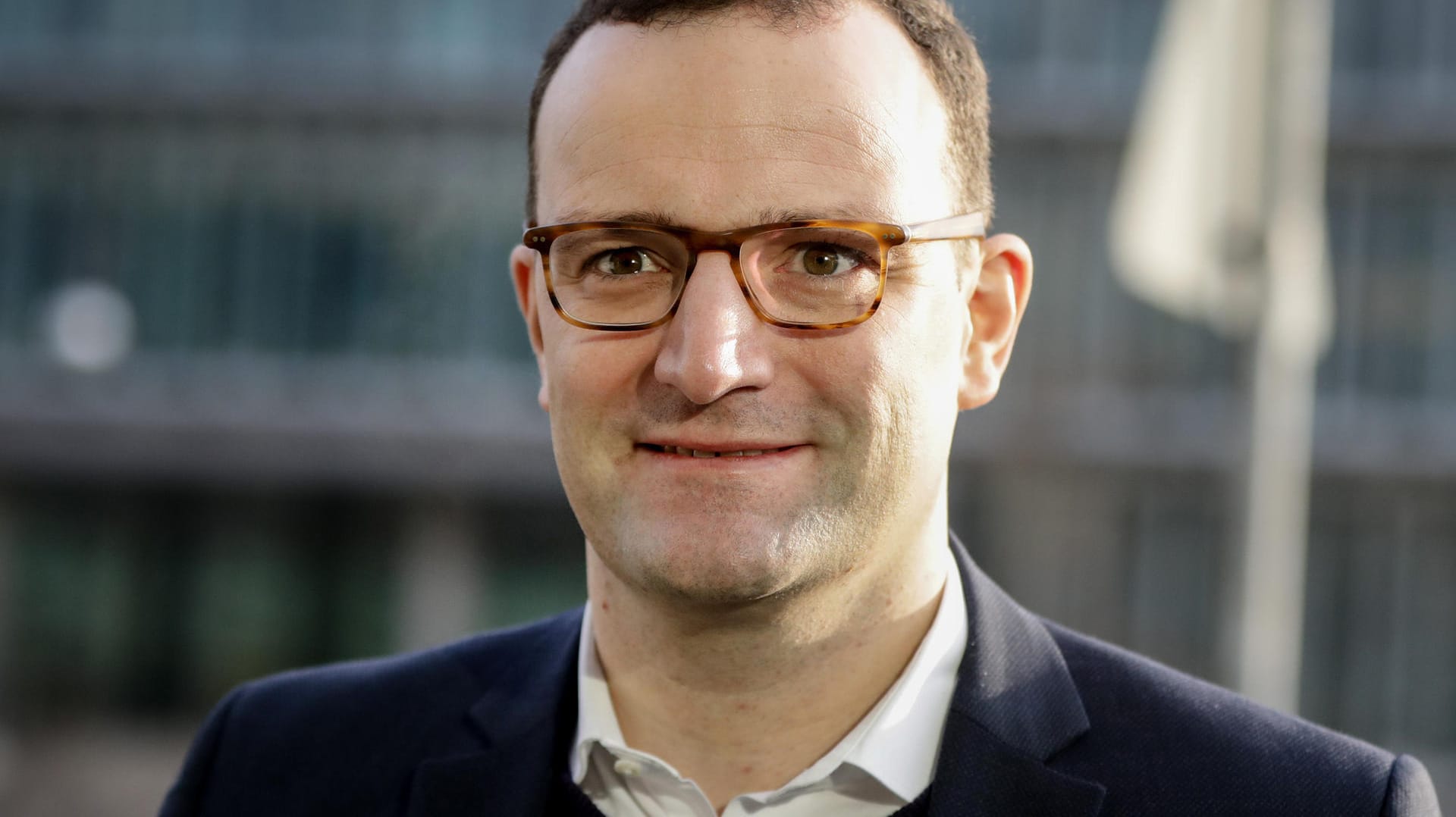 Jens Spahn äußerte sich zu Hartz 4-Bezügen. Nun wollen Zehntausende, dass der CDU-Politiker für einen Monat von Hartz IV leben soll.