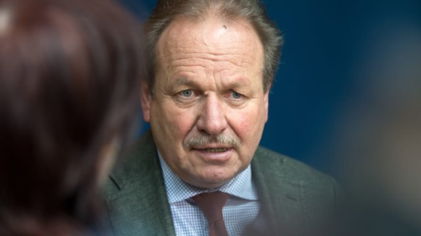 Verdi-Vorsitzender, Frank Bsirske, bei der zweiten Runde der Tarifverhandlungen für den öffentlichen Dienst in Potsdam.