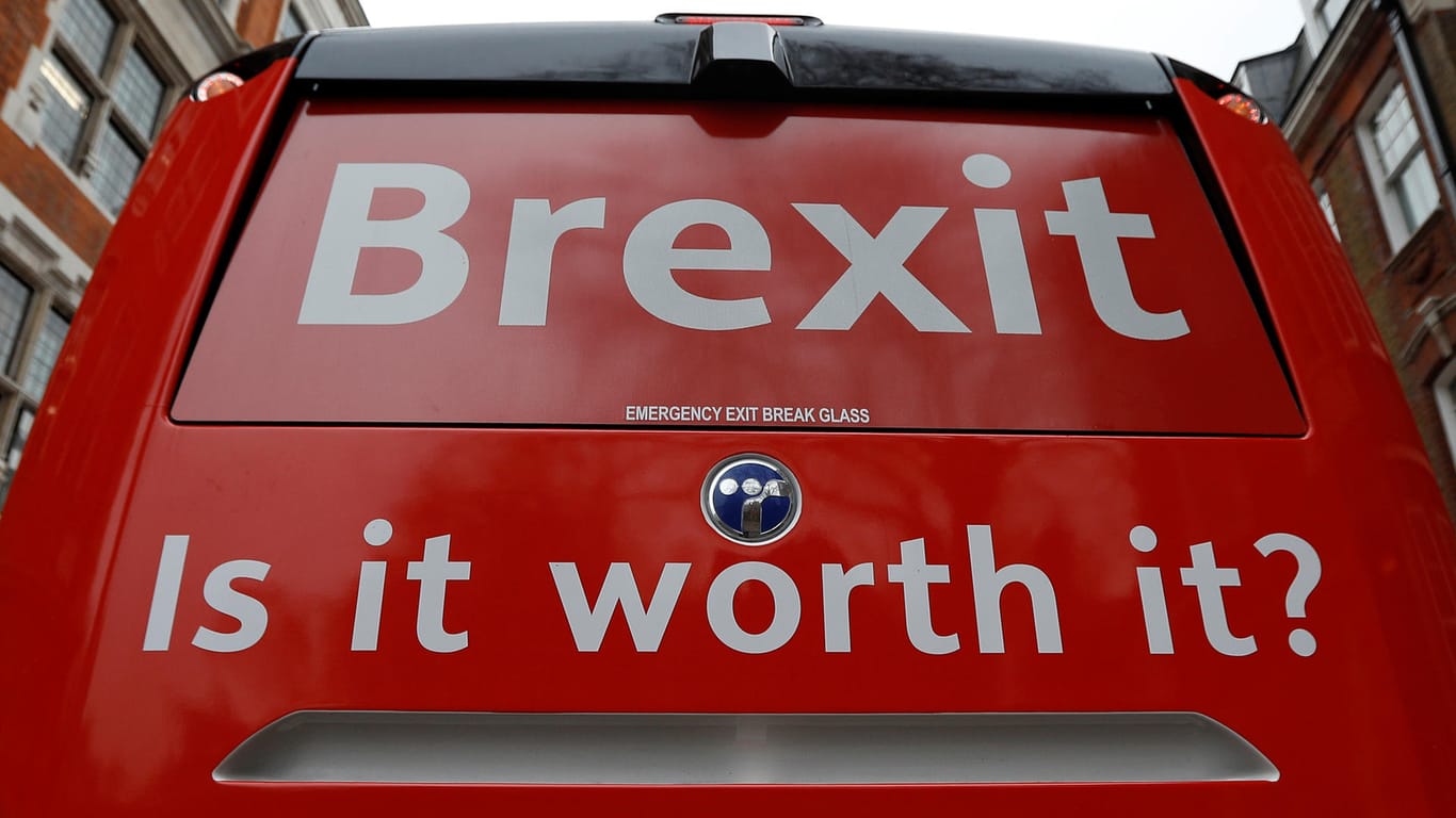 "Brexit – ist es das wert?" Eine Kampagne von Brexit-Gegner weist in London auf die gewaltigen Kosten des EU-Austritts hin.