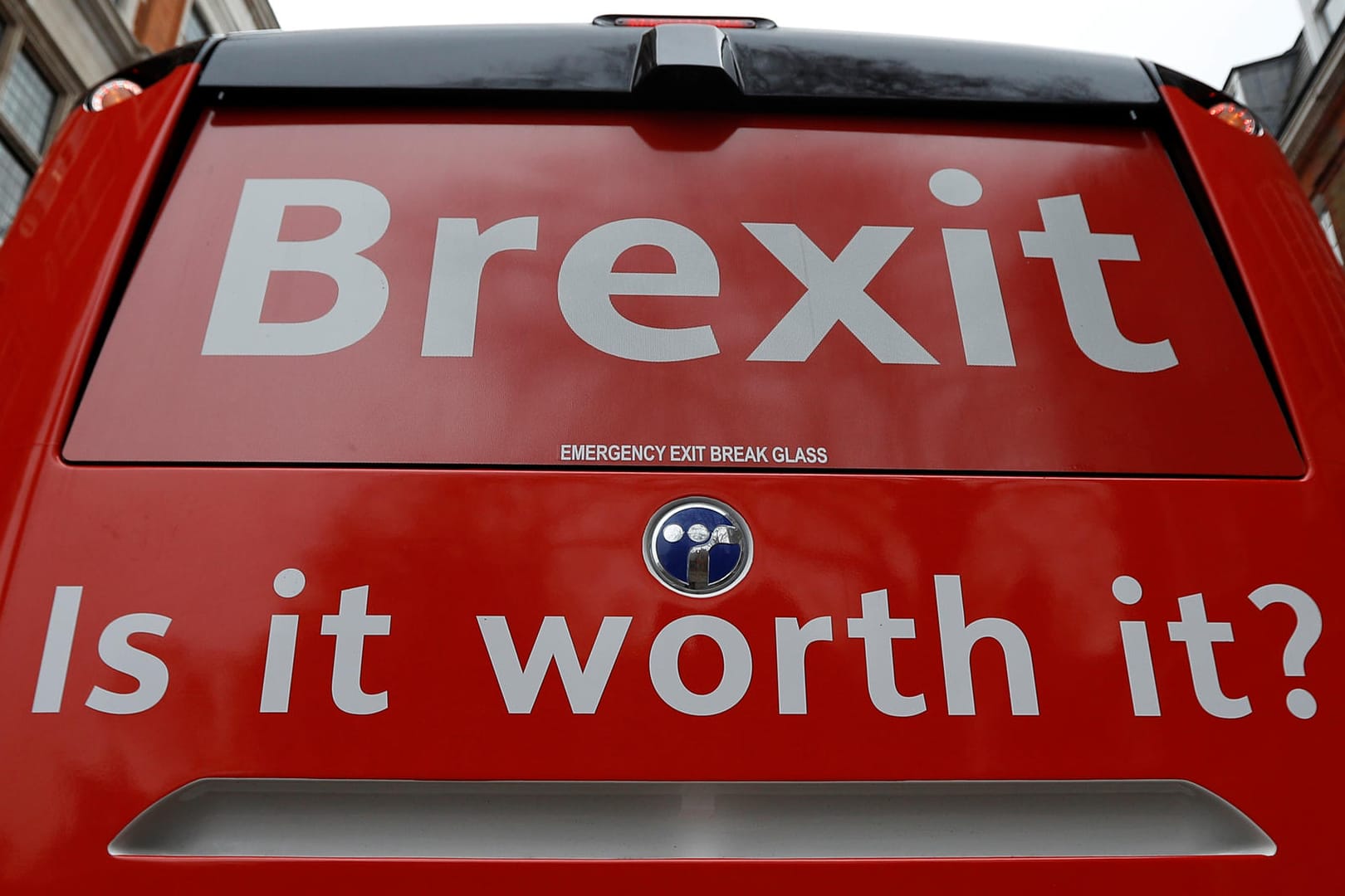 "Brexit – ist es das wert?" Eine Kampagne von Brexit-Gegner weist in London auf die gewaltigen Kosten des EU-Austritts hin. "Brexit – ist es das wert?" Eine Kampagne von Brexit-Gegner weist in London auf die gewaltigen Kosten des EU-Austritts hin.
