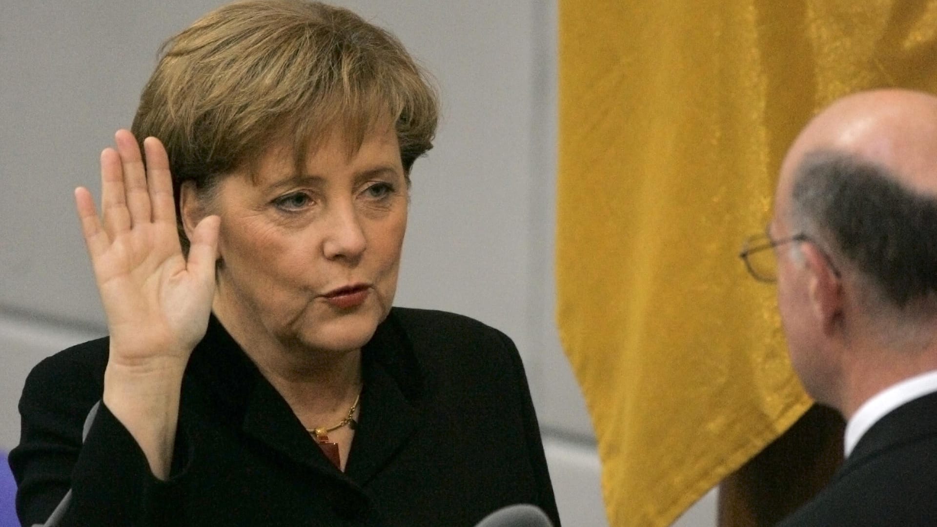 Angela Merkel bei ihrer Vereidigung 2005: Kein Kanzler kam so jung ins Amt wie sie.