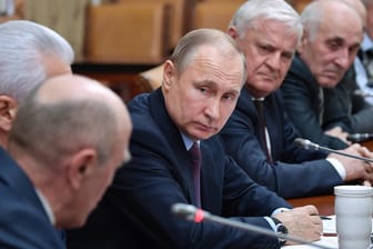 Der russische Präsident Wladimir Putin am Dienstag: Im Falle von Sanktionen durch London droht der Kreml-Chef mit Gegenmaßnahmen.