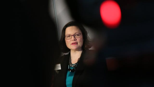 Dieses Mal gehe die Union mit, das Thema sei in den Koalitionsverhandlungen "sehr sehr präzise" und intensiv debattiert worden, so Nahles. Dieses Mal gehe die Union mit, das Thema sei in den Koalitionsverhandlungen "sehr sehr präzise" und intensiv debattiert worden, so Nahles.