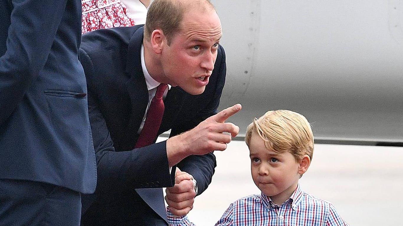 Prinz William und Prinz George: Was zeigt Papa seinem Sohn denn da?