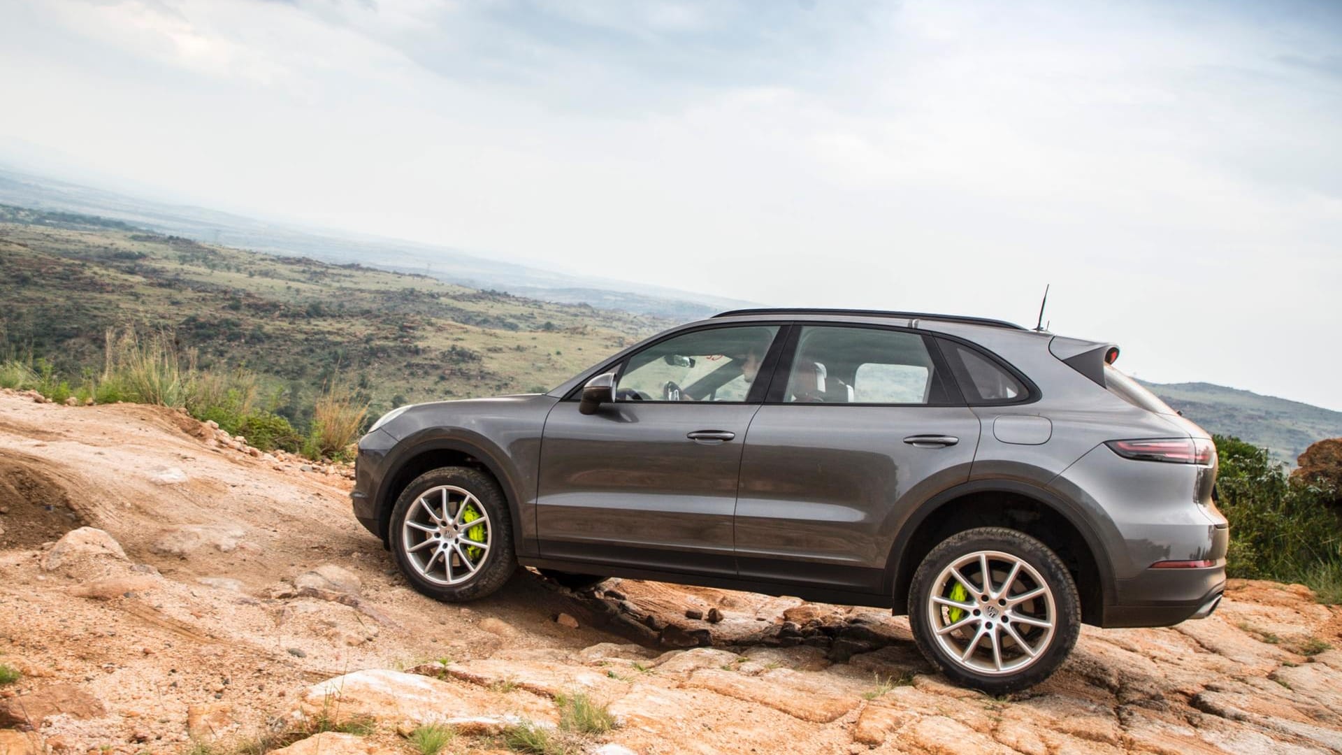 Porsche Cayenne E-Hybrid auf Testfahrt: In Südafrika muss das SUV beweisen, dass es wirklich jede Hürde nehmen kann Porsche Cayenne E-Hybrid auf Testfahrt: In Südafrika muss das SUV beweisen, dass es wirklich jede Hürde nehmen kann