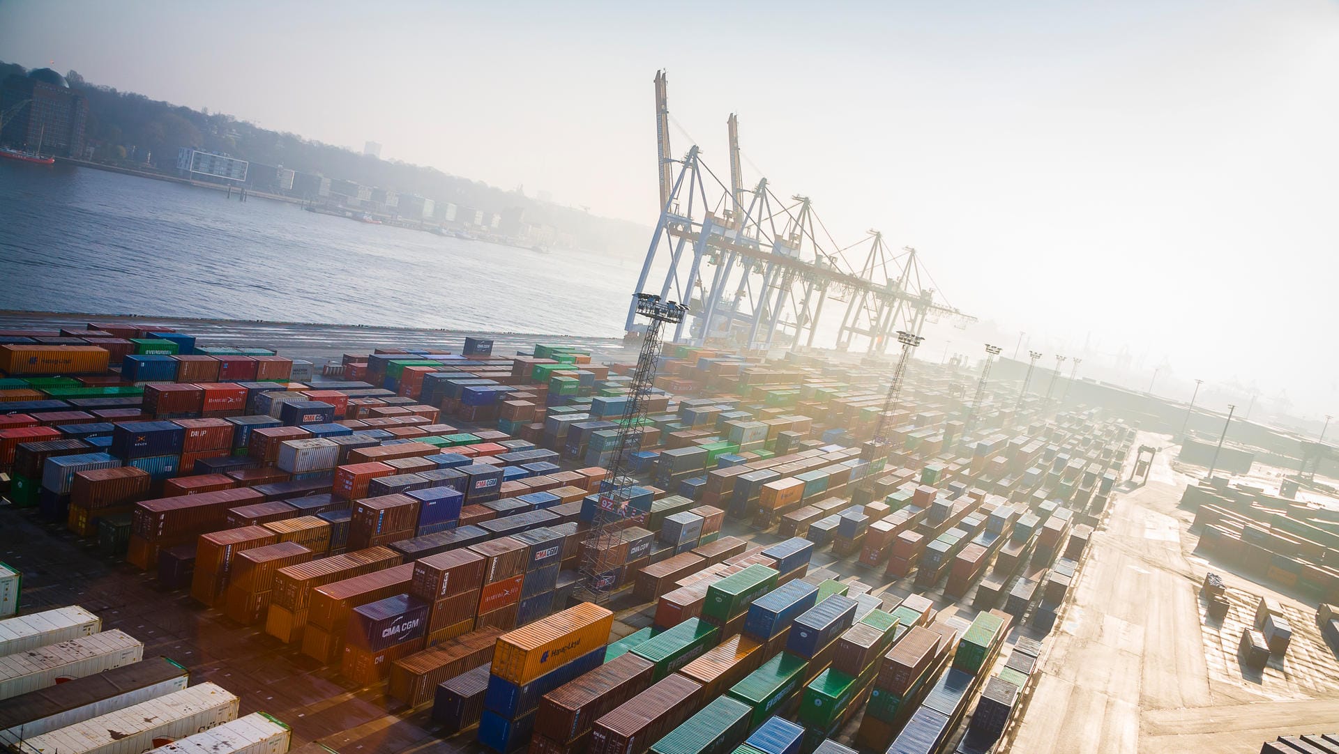 Hamburger Hafen: In Hamburg wird die "CMA CGM Antoine de Saint Exupéry" in den Hafen einfahren.