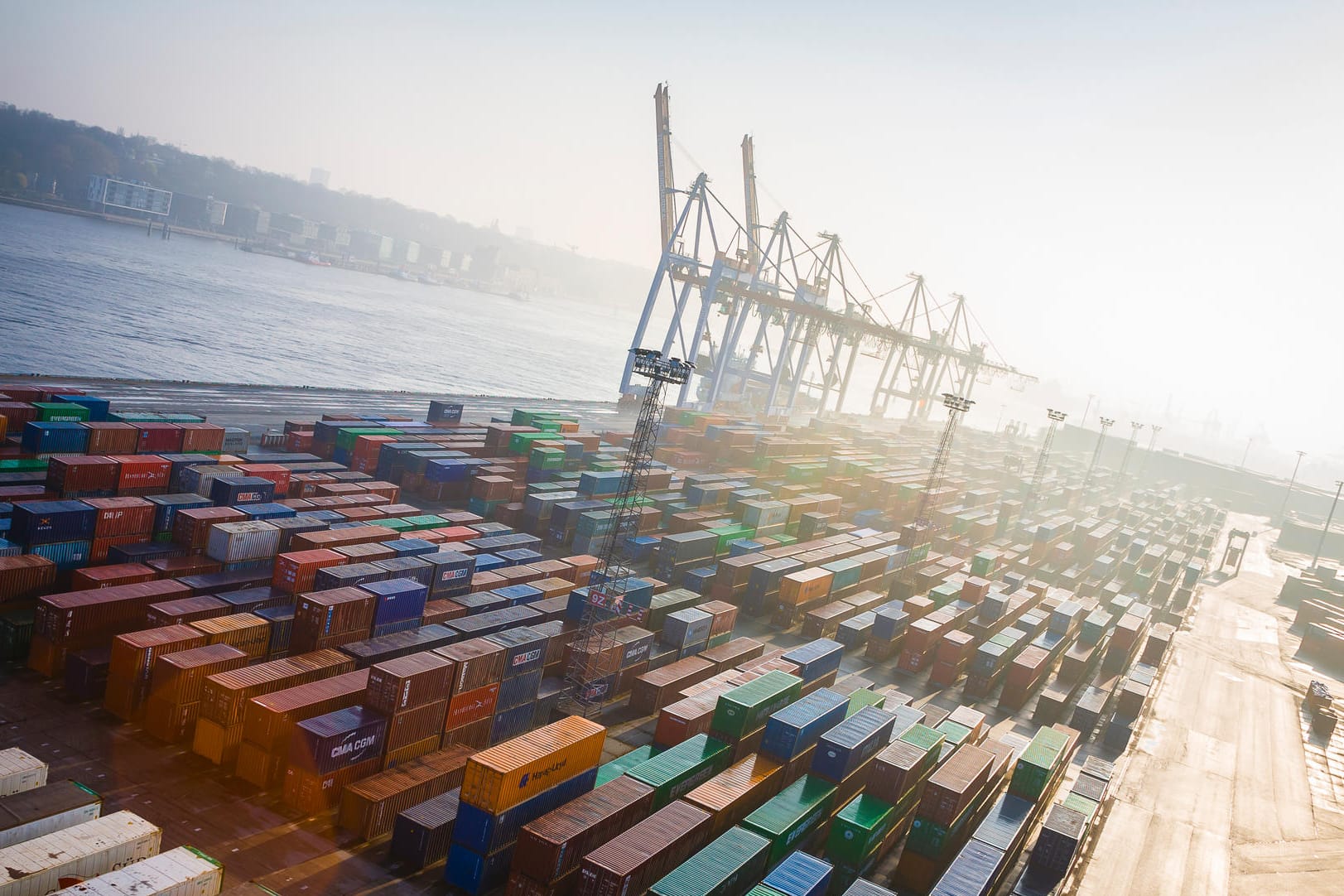 Hamburger Hafen: In Hamburg wird die "CMA CGM Antoine de Saint Exupéry" in den Hafen einfahren.