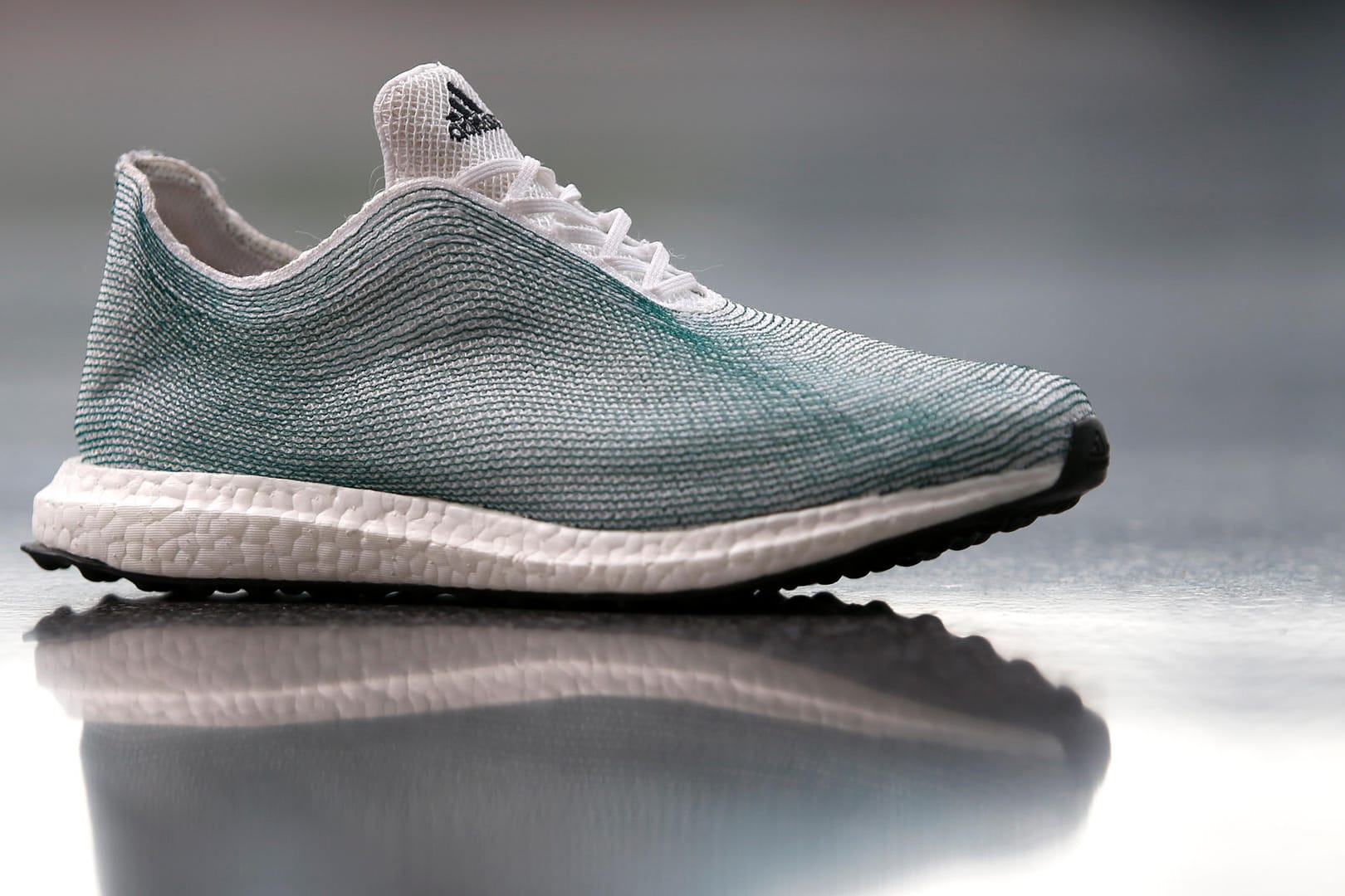 Ein Schuhe aus Adidas’ Recycling-Serie. Pro Schuh sind elf Plastikflaschen notwendig. Ein Schuhe aus Adidas’ Recycling-Serie. Pro Schuh sind elf Plastikflaschen notwendig.